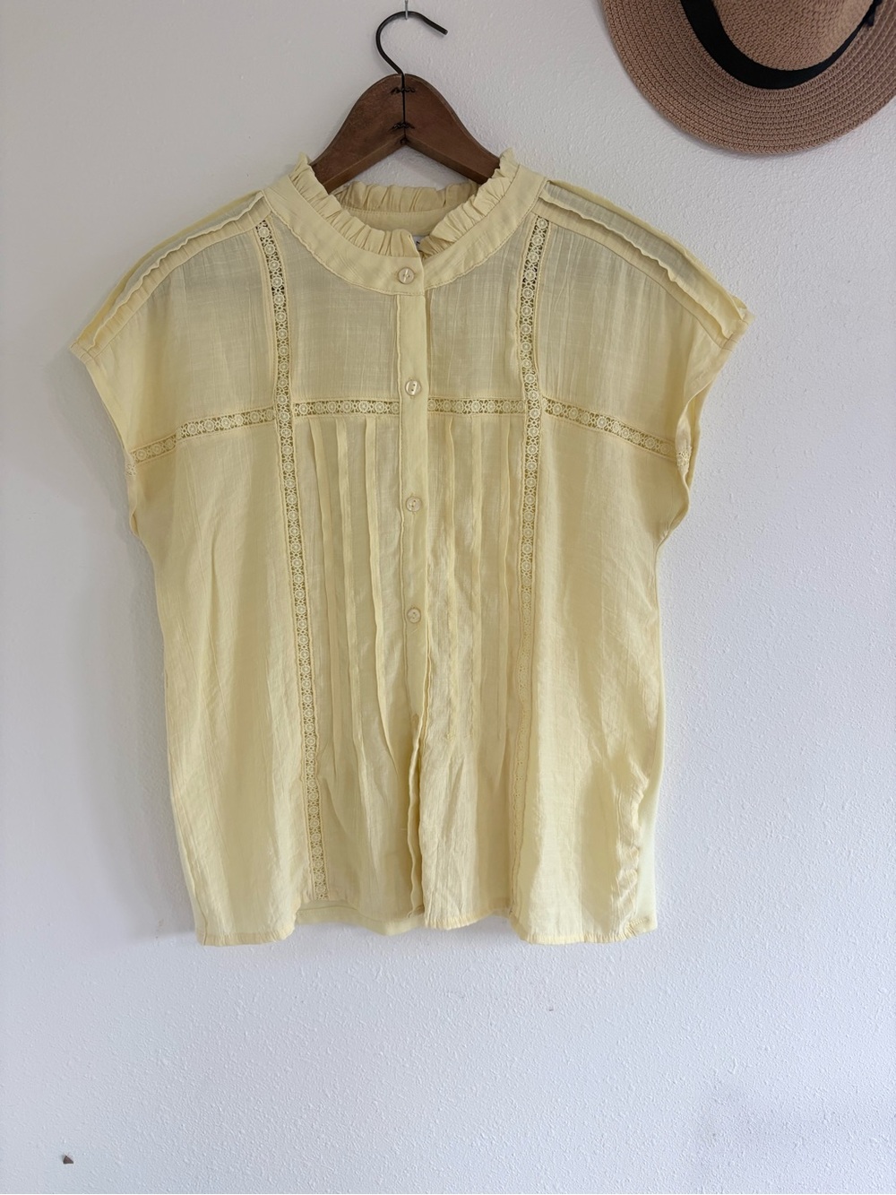 Notations Women’s Medium Butter Yellow Lace Trim Ruffle Neck Button Front Blouse